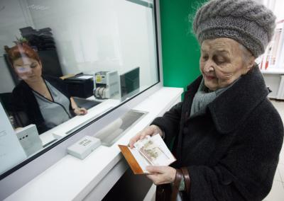 pПолучение пенсии. Фото © ТАСС / Михаил Соколов/p