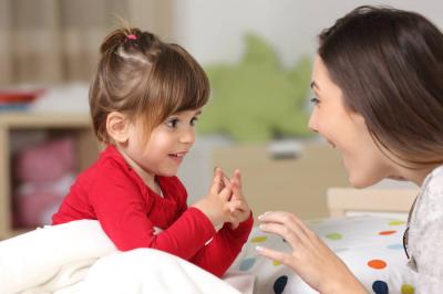 Возрастные ограничения: Психологи назвали 10 фраз, которые никогда нельзя говорить детям