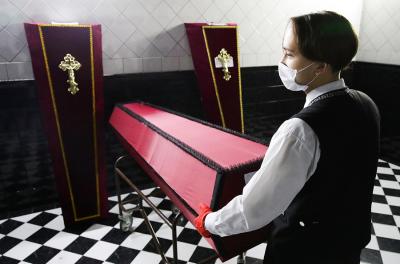 Конец похоронным войнам: Государству посоветовали взять ритуальные услуги под контроль