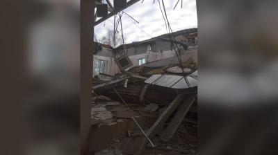 Крыша школы обрушилась в подмосковном посёлке Ашукино