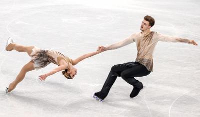 София Голиченко и Артём Даренский (Украина) во время соревнований. Фото © ТАСС / Сергей Бобылев