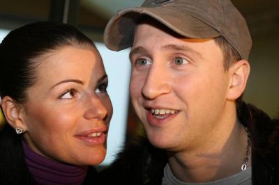 Актёр Оскар Кучера и его супруга Юлия Ярмольник. Фото © ИТАР-ТАСС / Юрий Самолыго / фото из архива