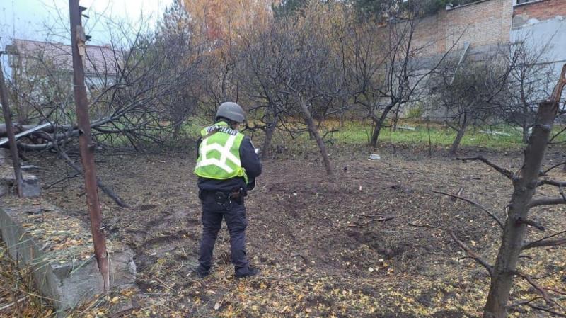 У Київській області уламки безпілотного літального апарата травмували 82-річну жінку, а також завдали шкоди житловим будівлям.