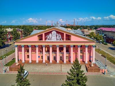 Дворец культуры металлургов в Усть-Каменогорске. Фото © Shutterstock