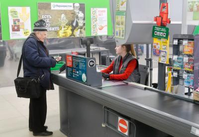 Покупка продуктов в магазине сети супермаркетов. Фото © Агентство городских новостей "Москва" / Сергей Киселёв