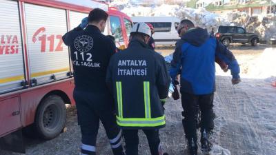 Восемь человек пострадали при обрушении навеса в ресторане горнолыжного центра в Анталье
