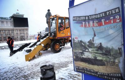 Уборка снега на площади В.И. Ленина. Украина. Донецк. 6 декабря 2014 года. Фото © ТАСС / Валерий Шарифулин