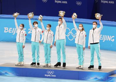 Золото фигуристов и историческое серебро прыгунов: Итоги третьего дня Олимпиады в Пекине